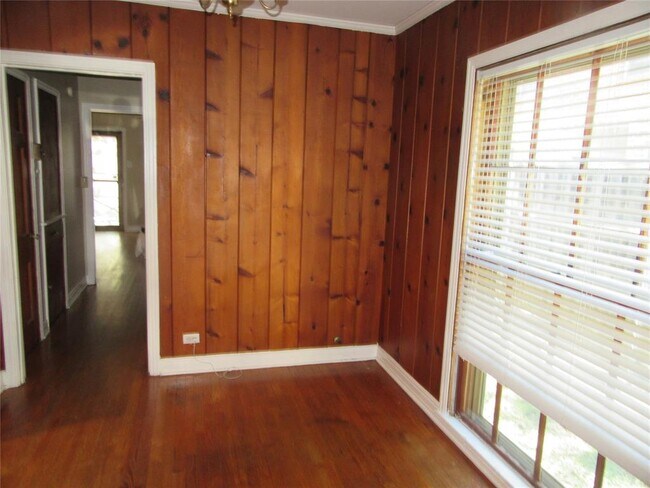 Building Photo - 5324 Longview St