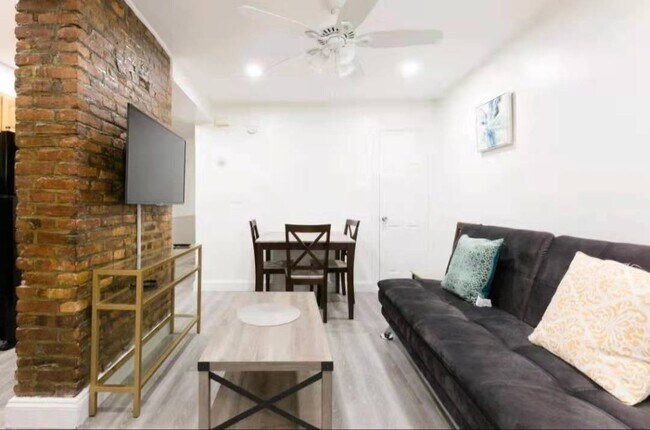 Building Photo - 30 Pleasant Pl