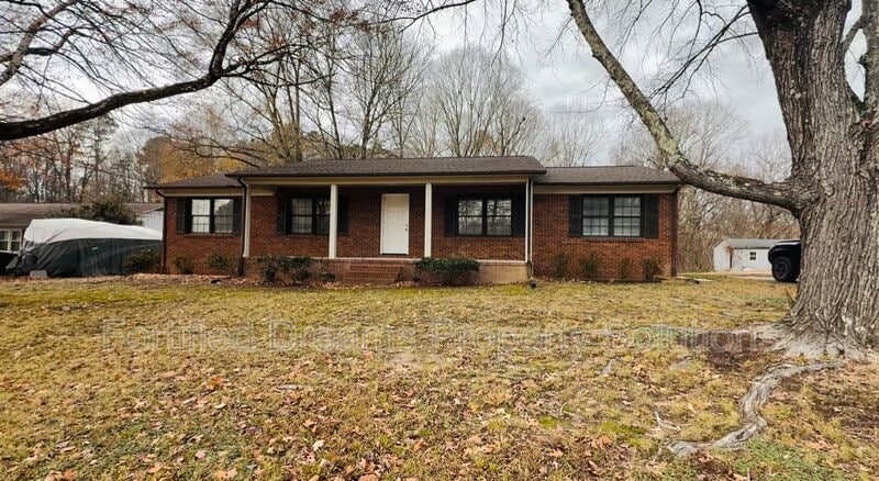 Foto principal - 2732 Knob Hill Dr