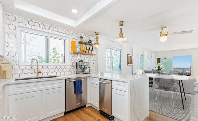 Foto del edificio - 1 br, 1.5 bath Condo - 2812 S Gaffey St