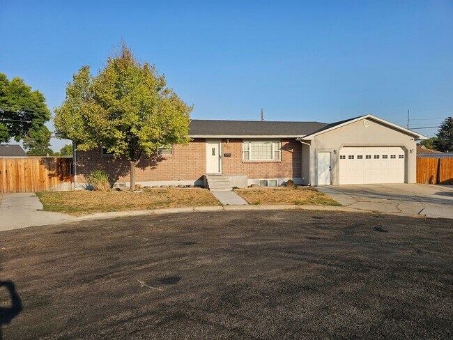 Foto del edificio - Rare 4 bedroom, 2 bath home on cul-de-sac.