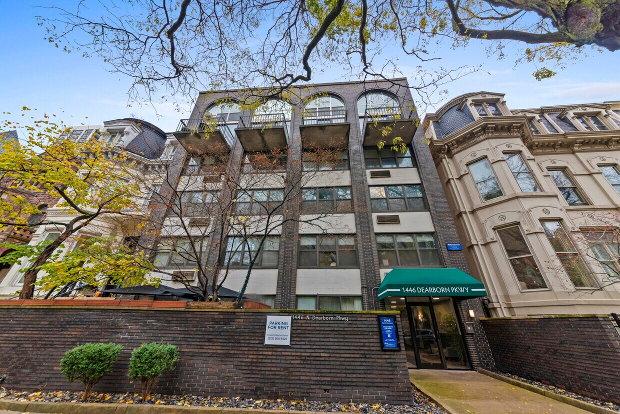 Foto principal - 1446 N Dearborn St