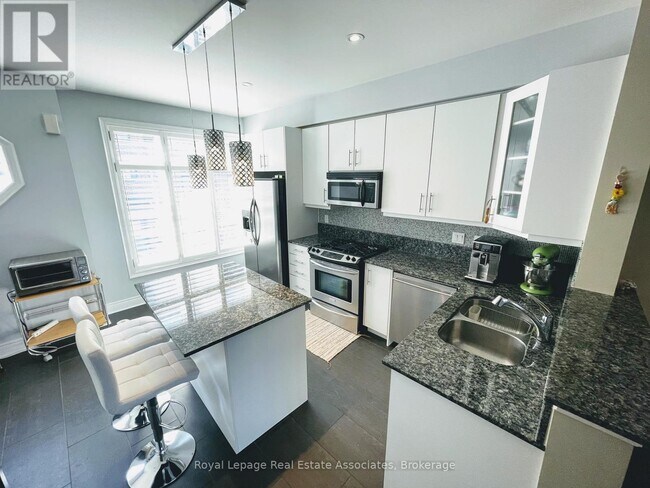 Photo du bâtiment - 56 Lobo Mews