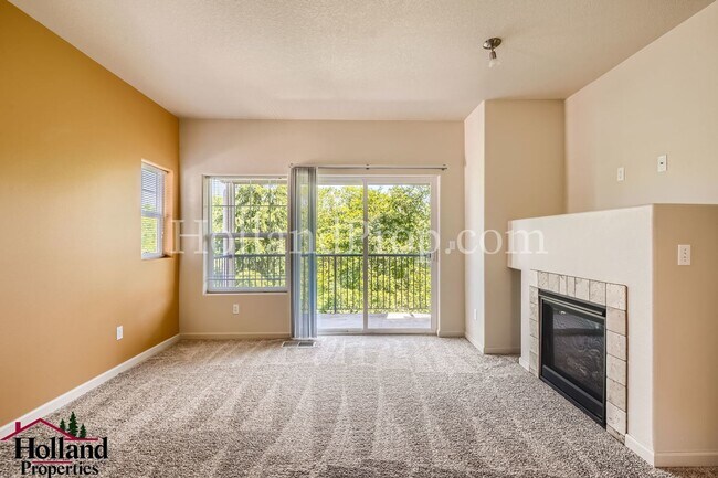 Foto del edificio - Wonderful 3-Story Condo in Excellent Hills...