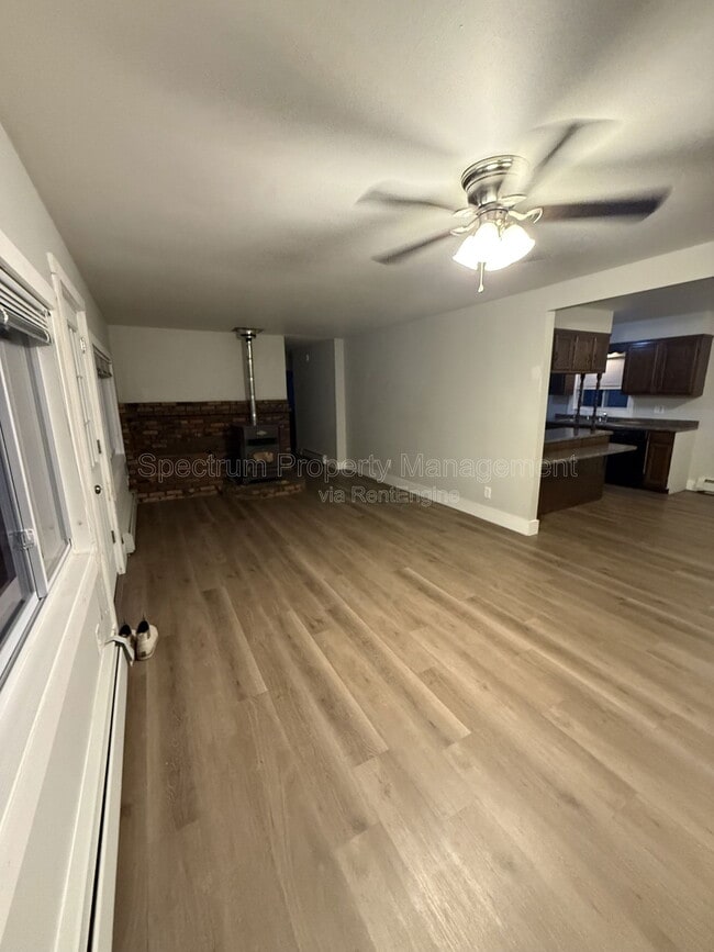 Foto del edificio - 428 McGrath Pond Rd