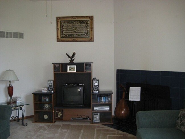 Foto del edificio - 2132 Plaenview Drive in Iowa City - 4 Bedroom Duplex