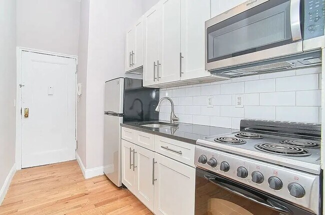 Foto del edificio - 211 West 53rd ST