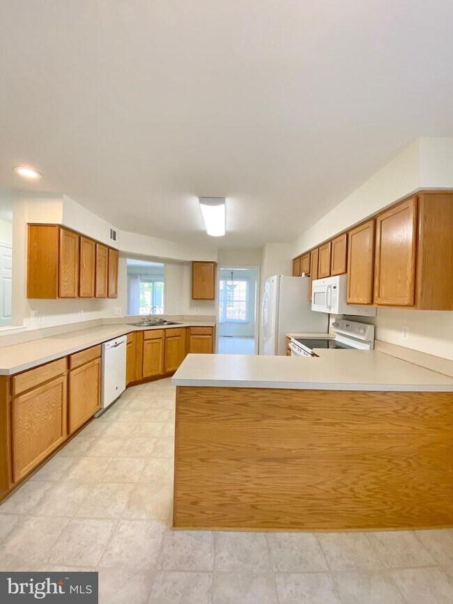 Building Photo - 6612 Sky Blue Ct