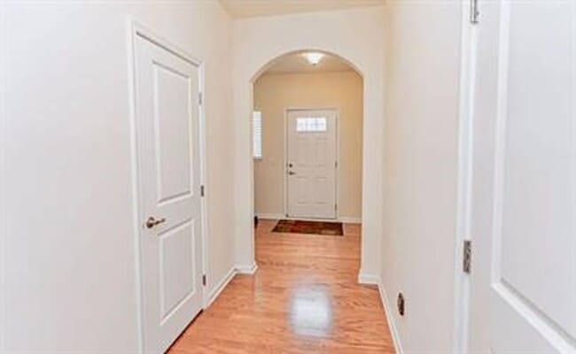 Building Photo - 4 Glenside Dr
