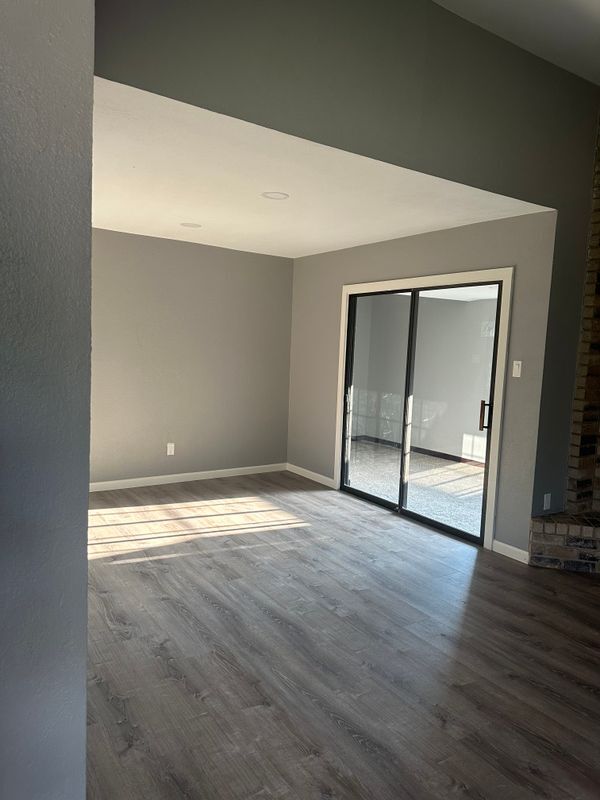 Foto del edificio - 5017 Walker Dr