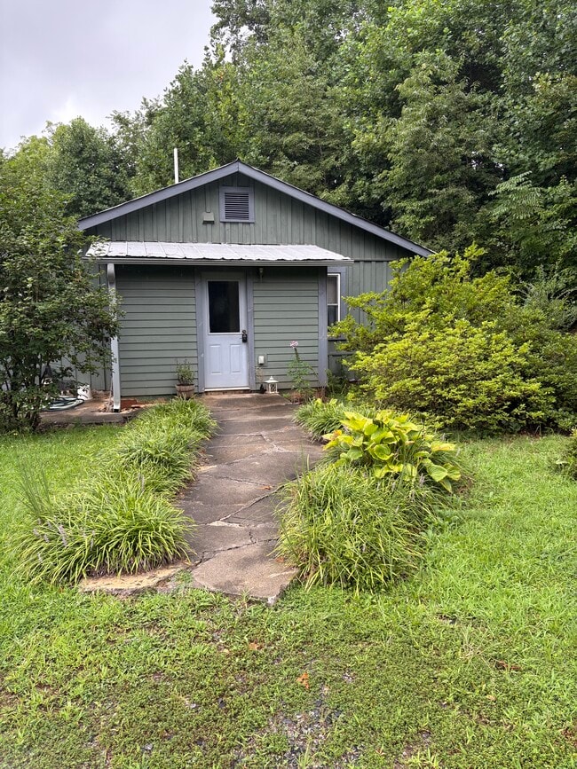 Entry view - 3837 Old Hendersonville Highway