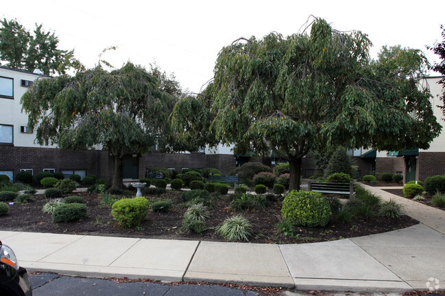 Patio - Wawaset Place Apartments