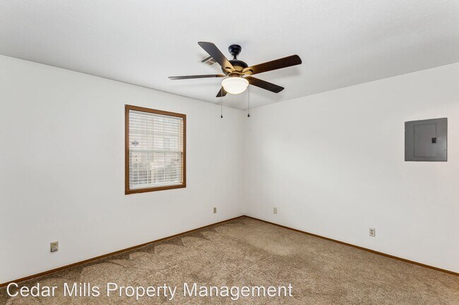 Building Photo - 3 br, 2 bath House - 301 N Zachary Dr.