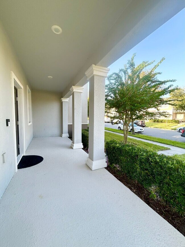 Building Photo - Former Model Townhome for Rent – Winter Ga...