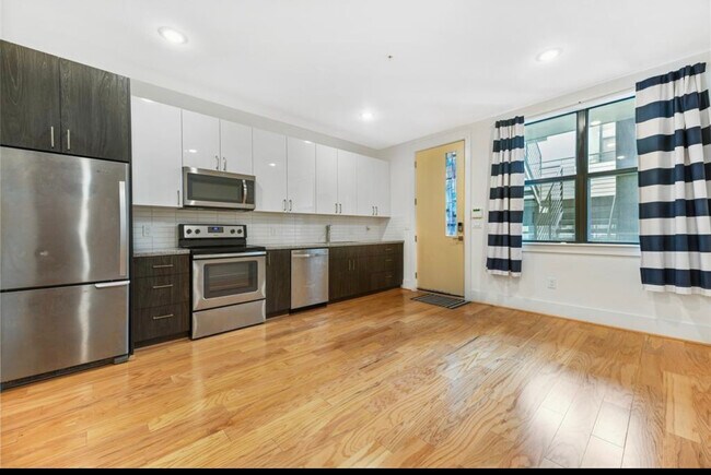 Foto del edificio - 2401 Crawford St