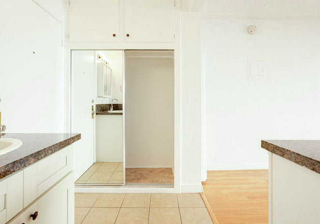 Building Photo - 1811 Tamarind Ave Los Angeles, CA 90028