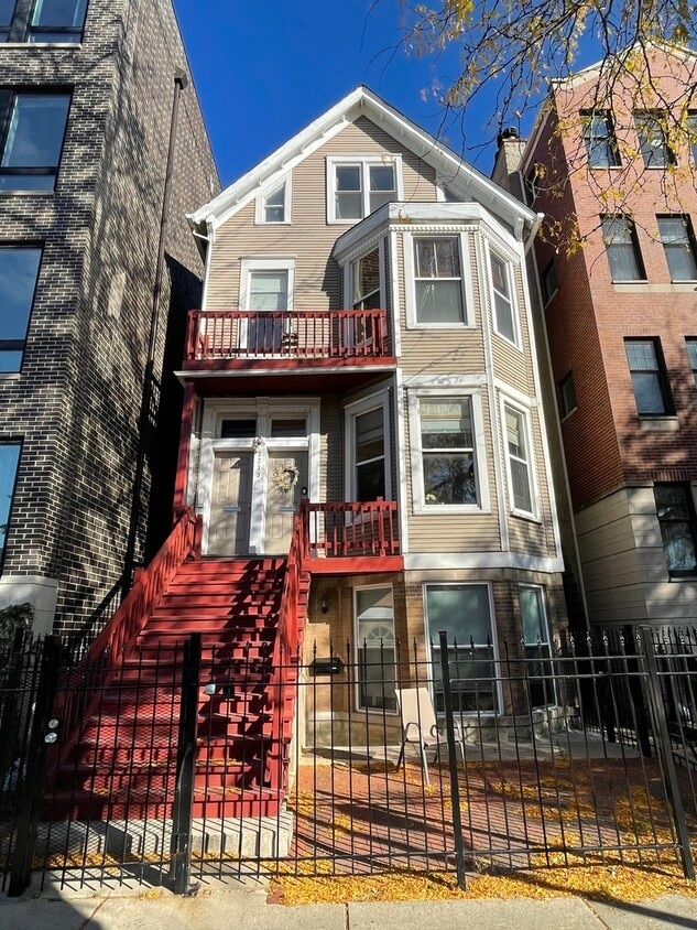 Primary Photo - 3233 N Wilton Ave