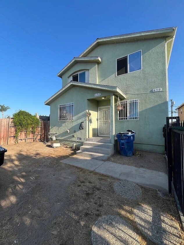 Primary Photo - 657-659 E 116th St
