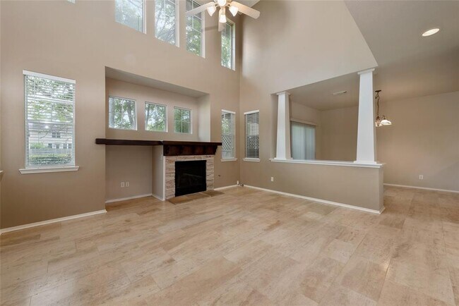 Foto del edificio - 94 Woodlily Pl