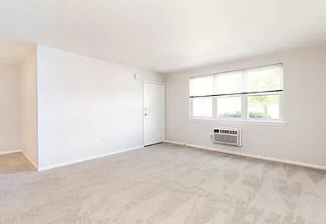 Building Photo - 3963 Rowena Dr