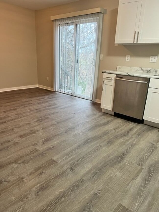 Building Photo - 1805 Dainesway Dr