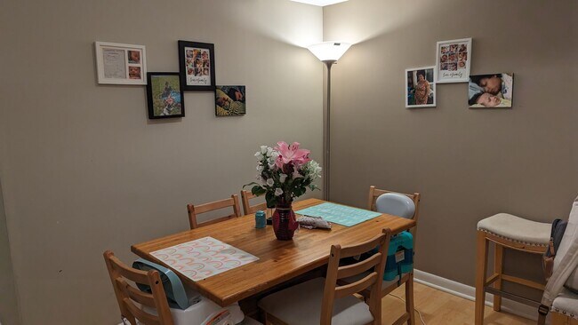 Foto del edificio - Great Location 1.5 miles from King St Metro