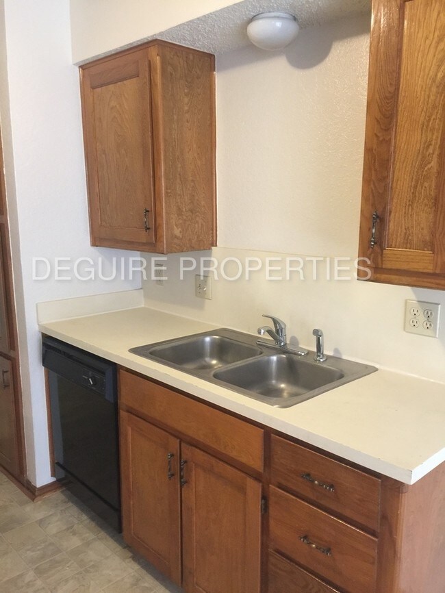 Building Photo - 409 Asbury Dr