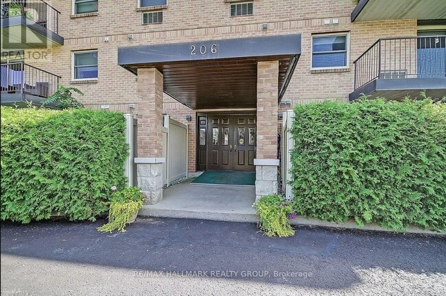 Building Photo - 206 Woodward St