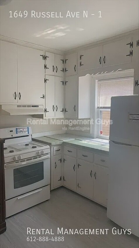 Foto principal - 1649 Russell Ave N