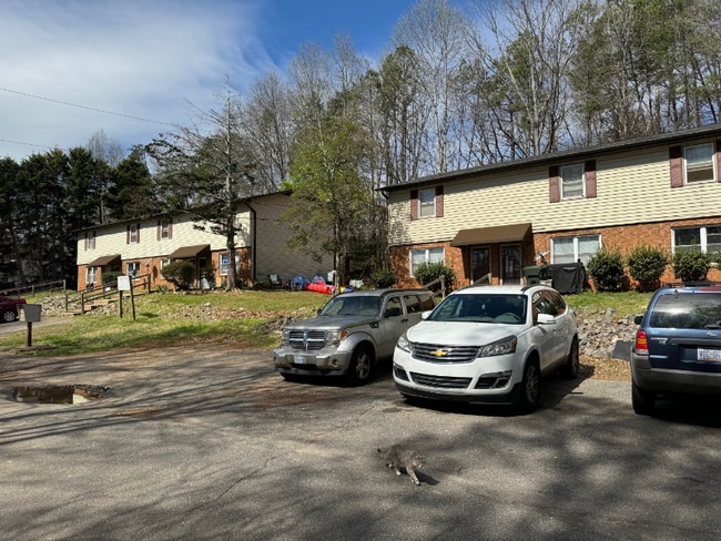 Building Photo - 147 Woodland Dr