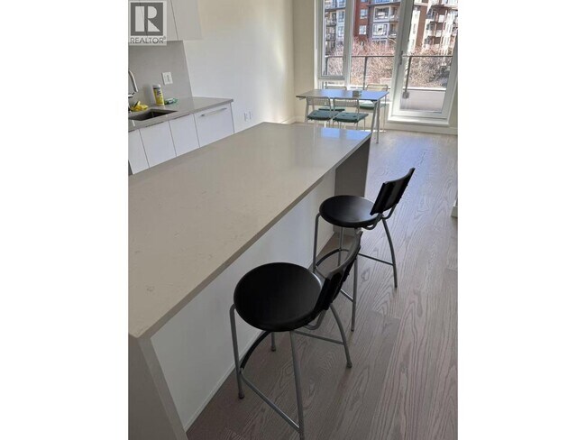 Photo du bâtiment - 6138 Birney Ave