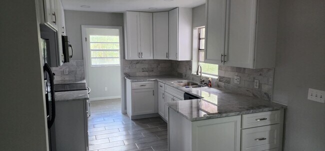 Foto del edificio - 1115 33rd Ave SW