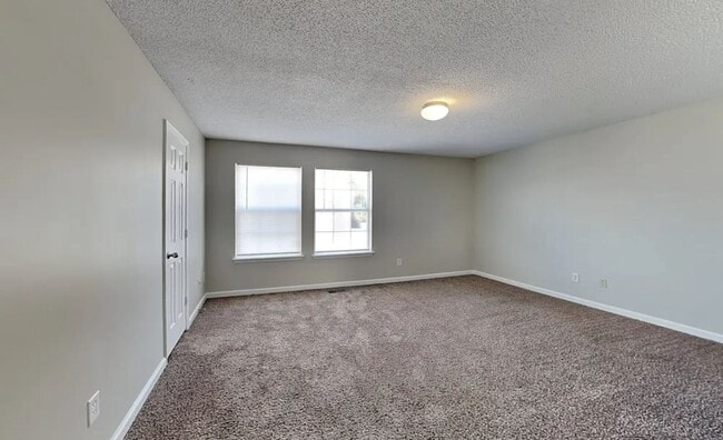 Building Photo - 3786 Longview Dr