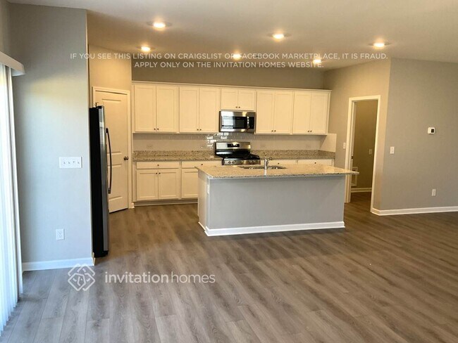 Building Photo - 528 Almere Dr