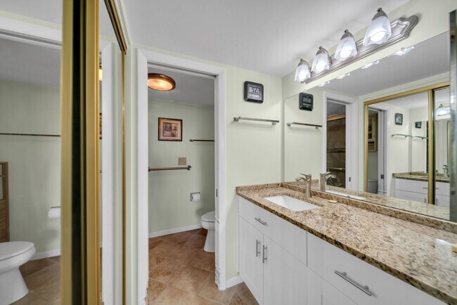 Foto del edificio - Riverfront Condo Location 1,100+ square fe...