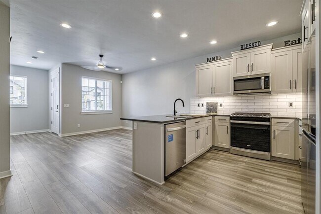 Foto del edificio - 4116 SE Century Blvd