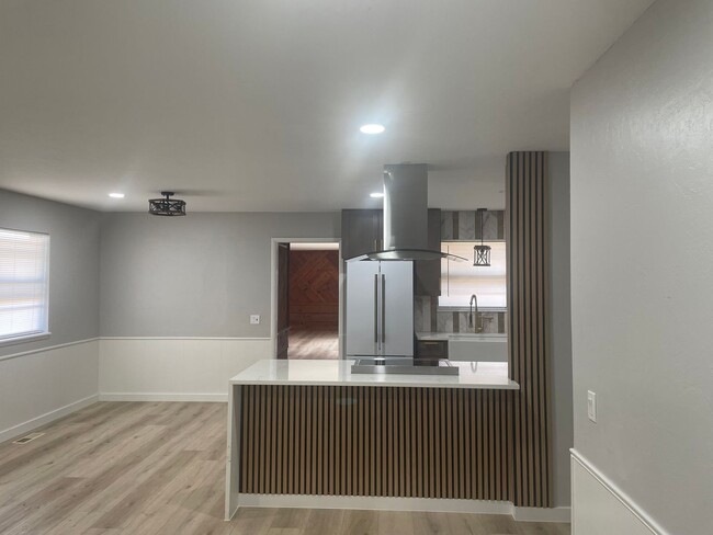 Building Photo - Remodeled to Gorgeous!