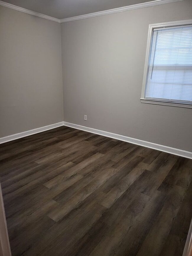 Building Photo - Apartment Close to Downtown Albemarle