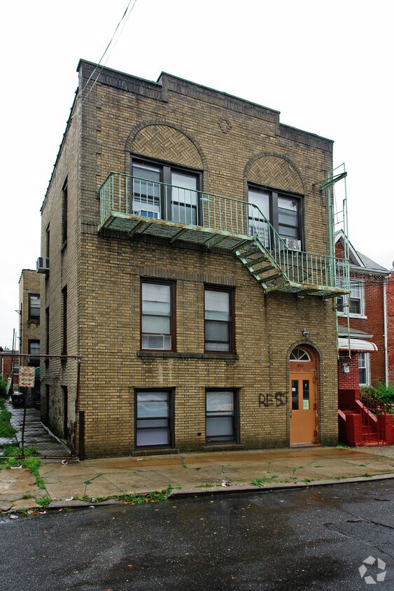 Primary Photo - 862 E 215th St