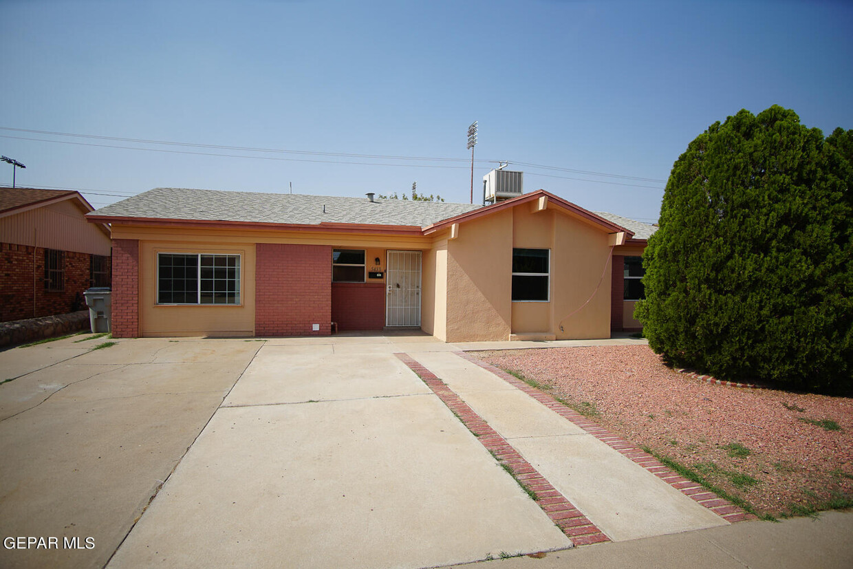 Primary Photo - 5433 Edmonton Ave