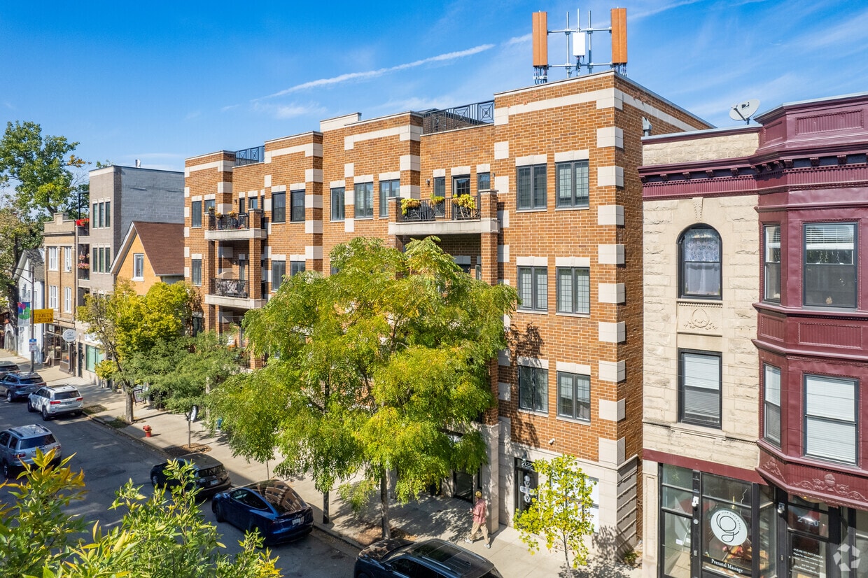 Primary Photo - 2128-2130 W Belmont Ave
