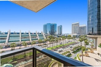 Building Photo - 200 W Harbor Dr