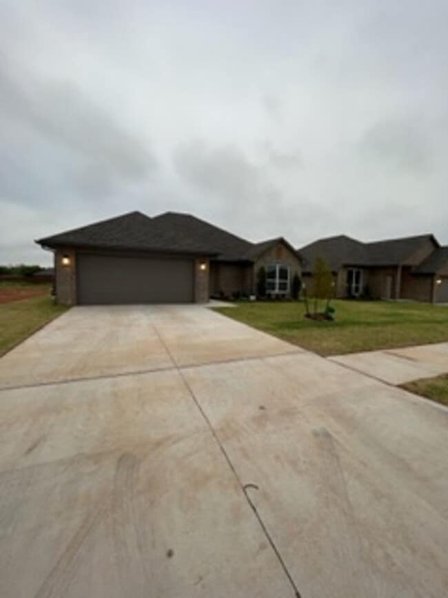 Building Photo - 16005 Capulet Dr