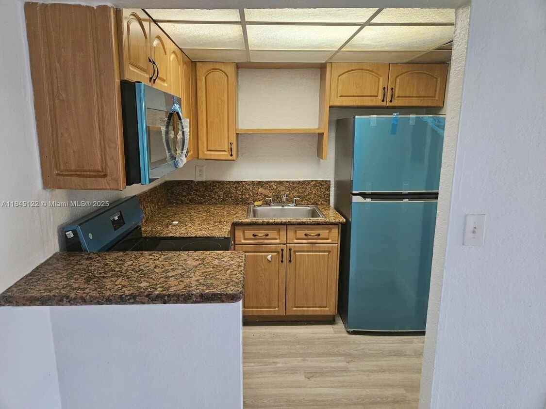 Foto principal - 8001 W 6th Ave