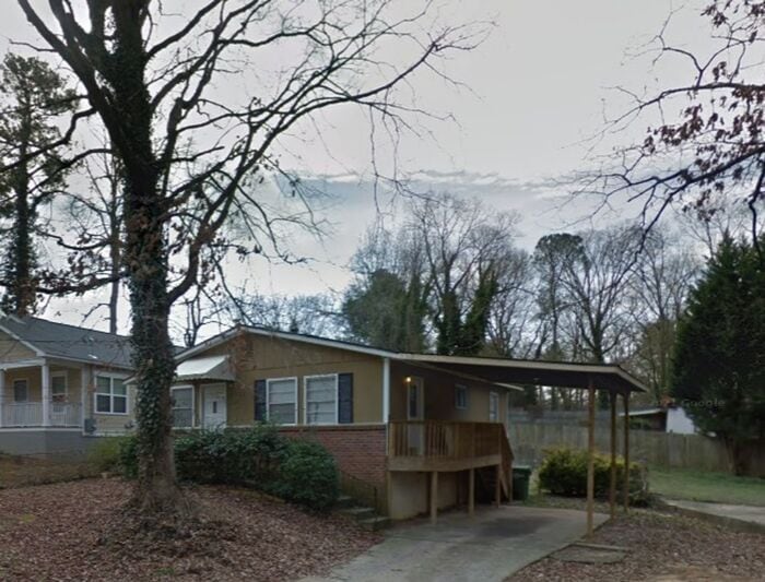 Primary Photo - Adorable 3 Bedroom For Rent in SW Atlanta near the Beltline. Half off your first month rent.