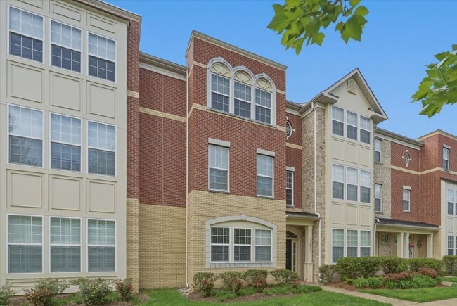 Expansive 4BR / 4.5BA Townhome in Lansdowne Town Center – Over 3,400 Sq Ft! - Expansive 4BR / 4.5BA Townhome in Lansdowne Town Center – Over 3,400 Sq Ft!