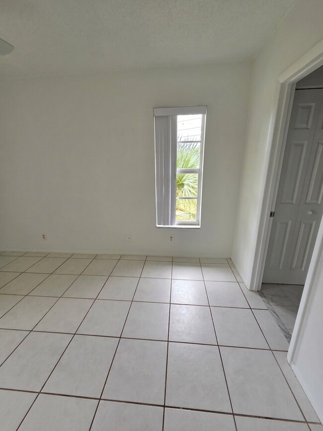 Foto del edificio - 450 NW 20th St