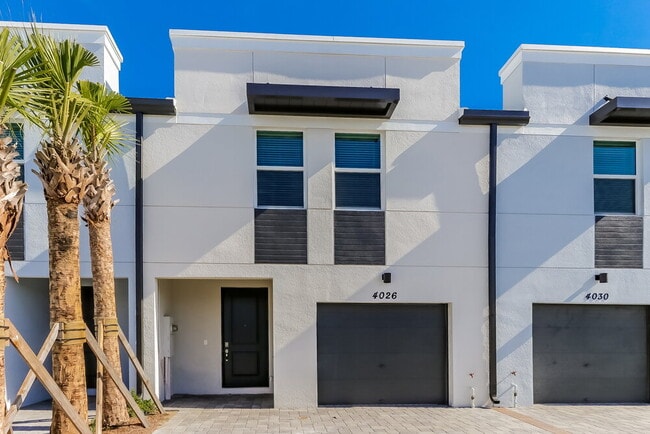 Building Photo - 4026 Hot Springs Ave