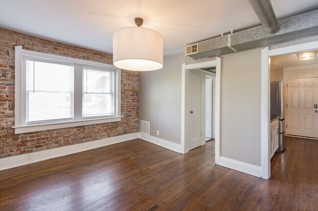 Building Photo - 609/611 e 43rd Street