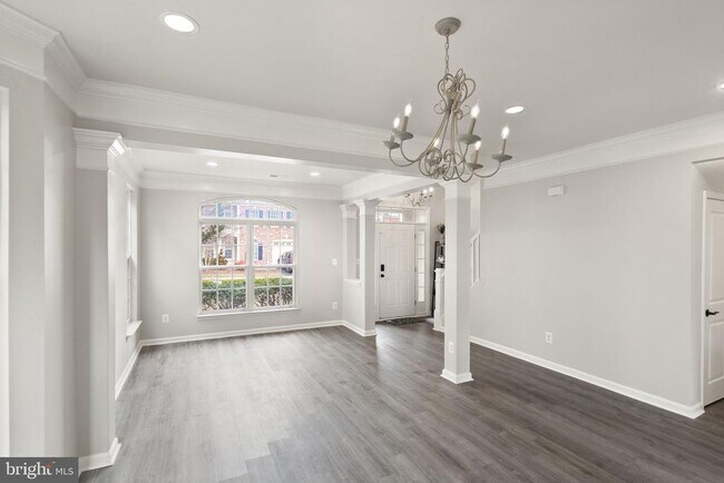 Foto del edificio - 9311 Warren Falls Ln